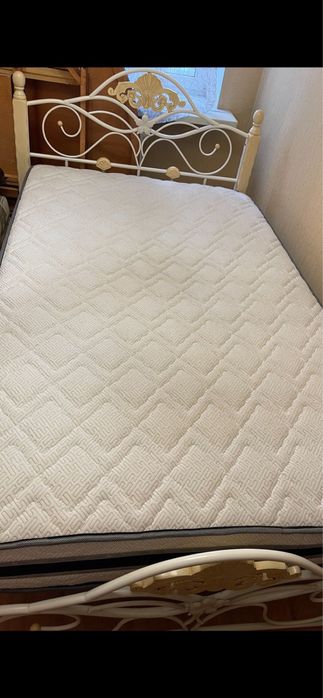 Кровать с ортопедическим матрасом