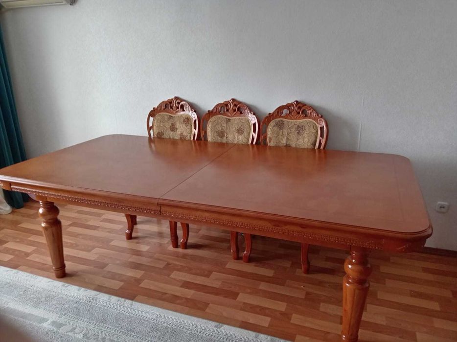 Продам гостинный стол