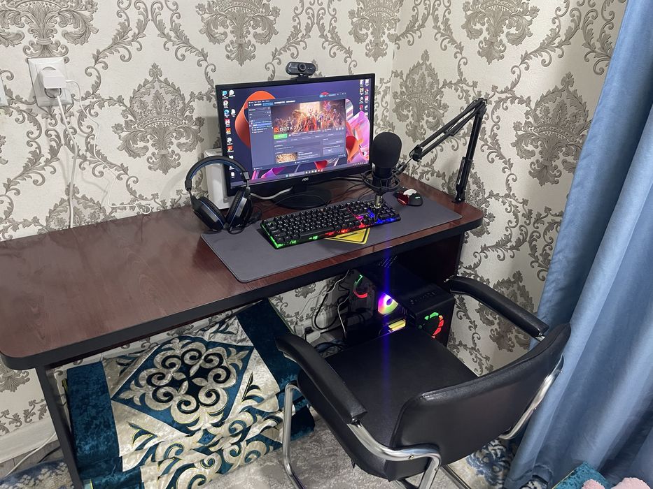 Стримға шығуға дайын комп обмен бар