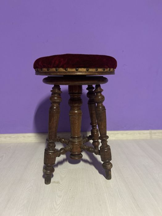 Scaun antic mobilier se roteste