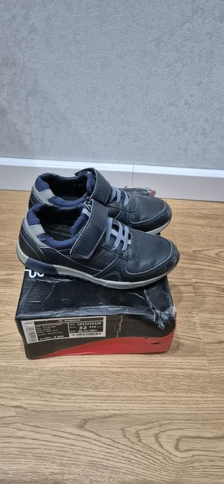 Продам кроссы на мальчика