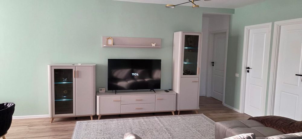 Inchiriez apartament la casă