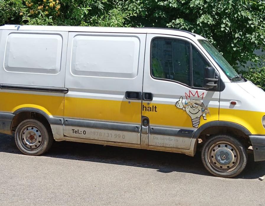 Nissan intersar 2003