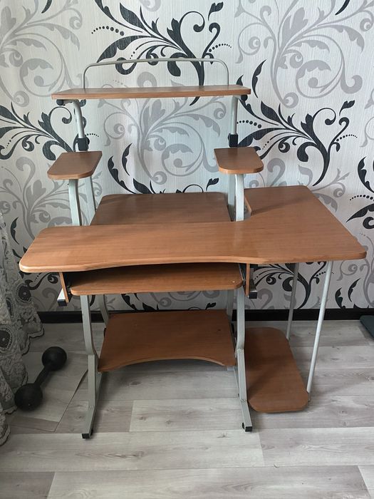 Продам стол для компьютера