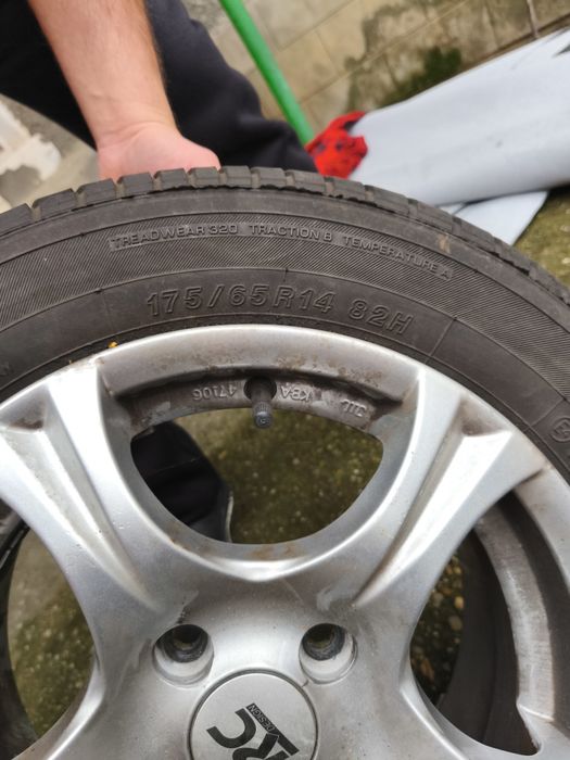 Гуми с джанти за автомобил