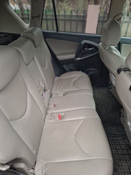 Se vinde Toyota RAV4 , an 2007, motor 2.2 D-CAT diesel