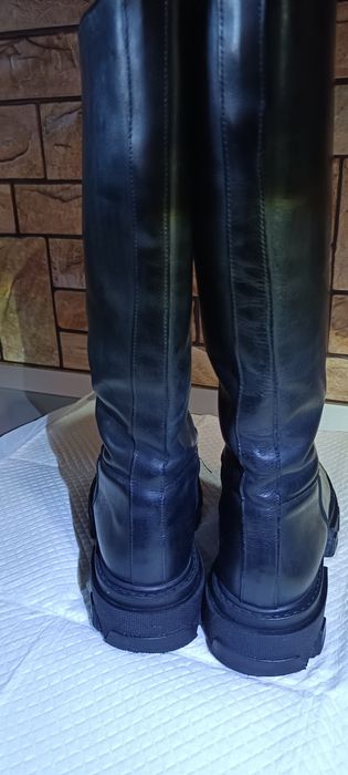 Cizme din piele, Italia