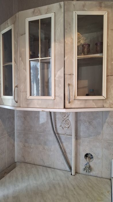 Продаётся шкаф, стол, кровать