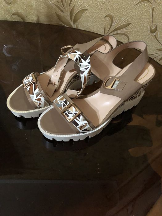 Женская обувь