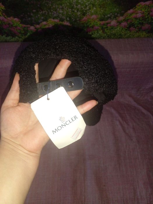 Подам Кепку MONCLER