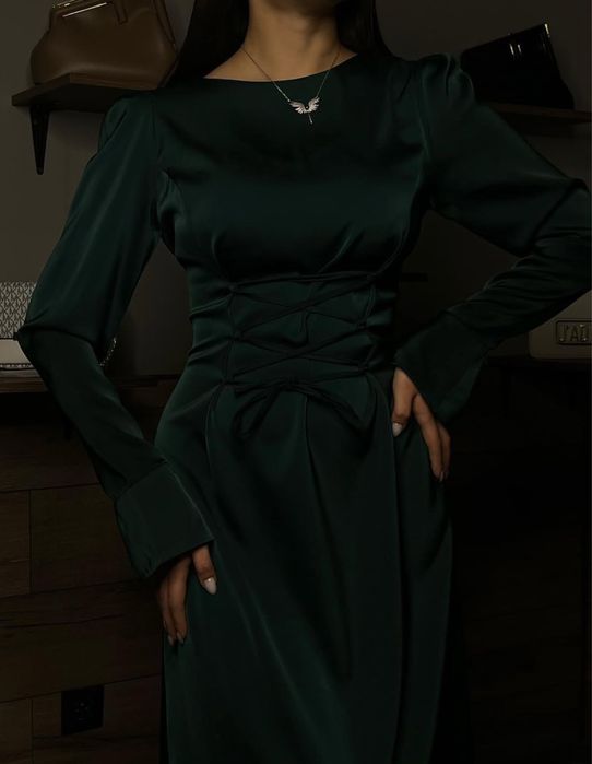 Вечернее атласное платье