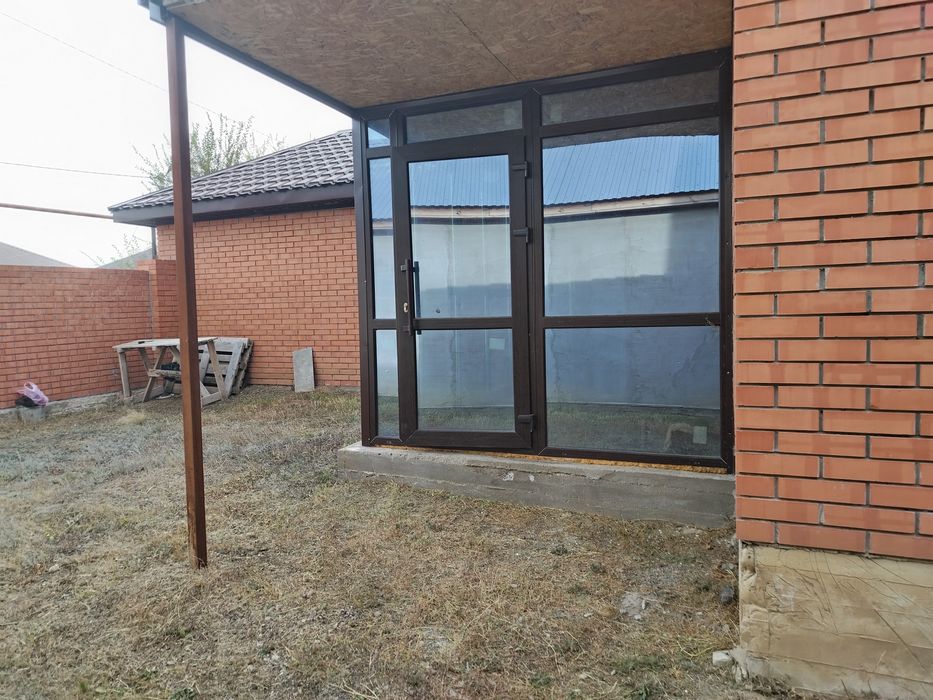 Балконные дверь и витражные веранда