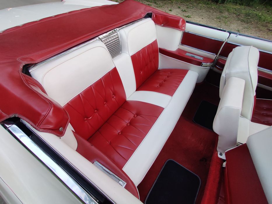 Inchiriez masini Epoca Evenimente Cadillac