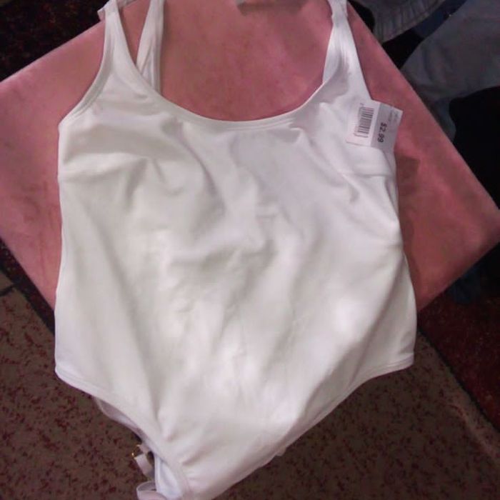 Белье 1000, купальники по 2000 Новые