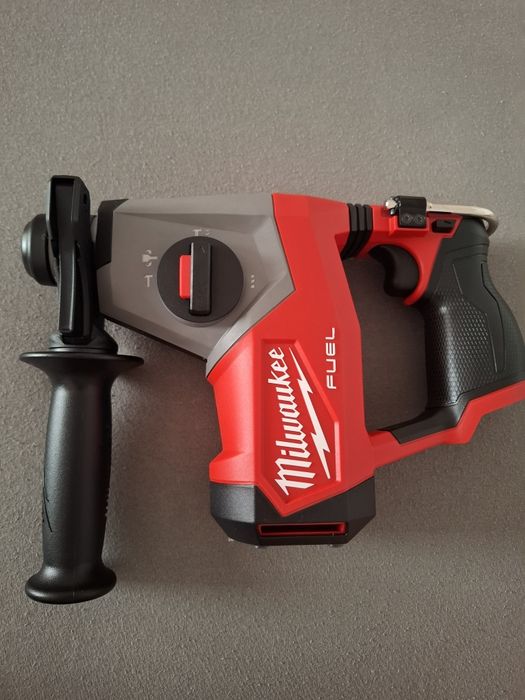 Makita 18 Makita xgt 40 v Milwaukee 12 v