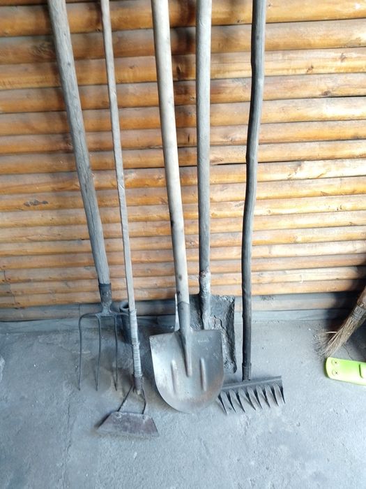 Продам лопаты тяпки