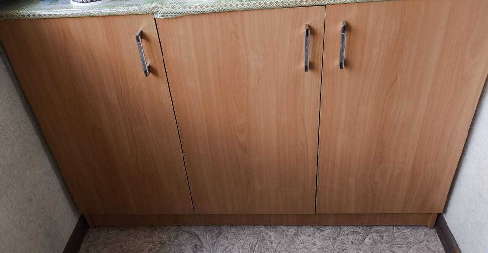 Комод с распашными дверьми