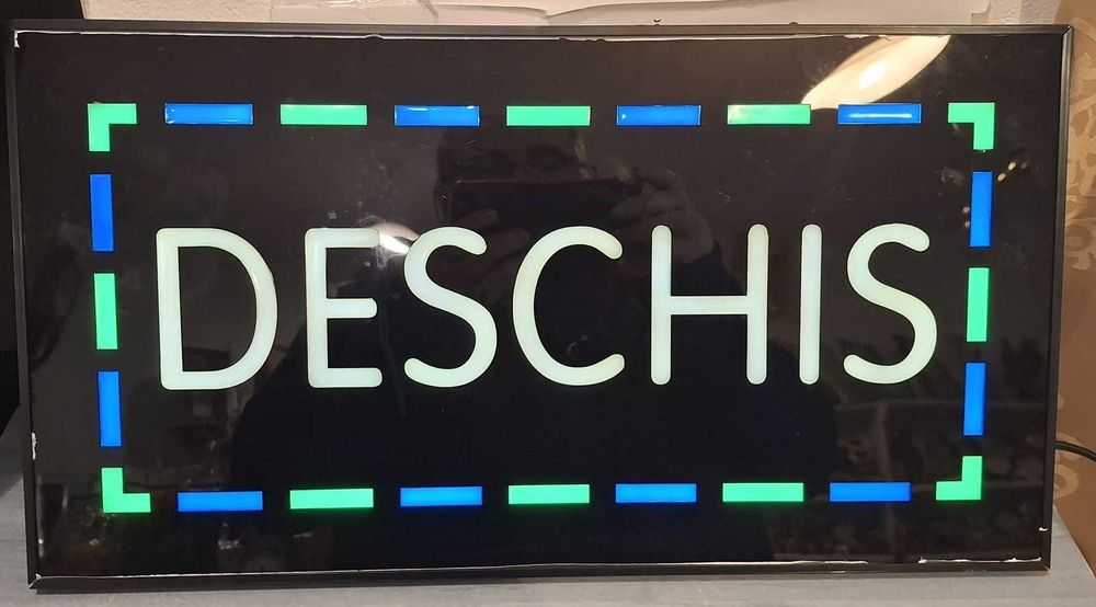 Firma luminoasa de pus pe usa,