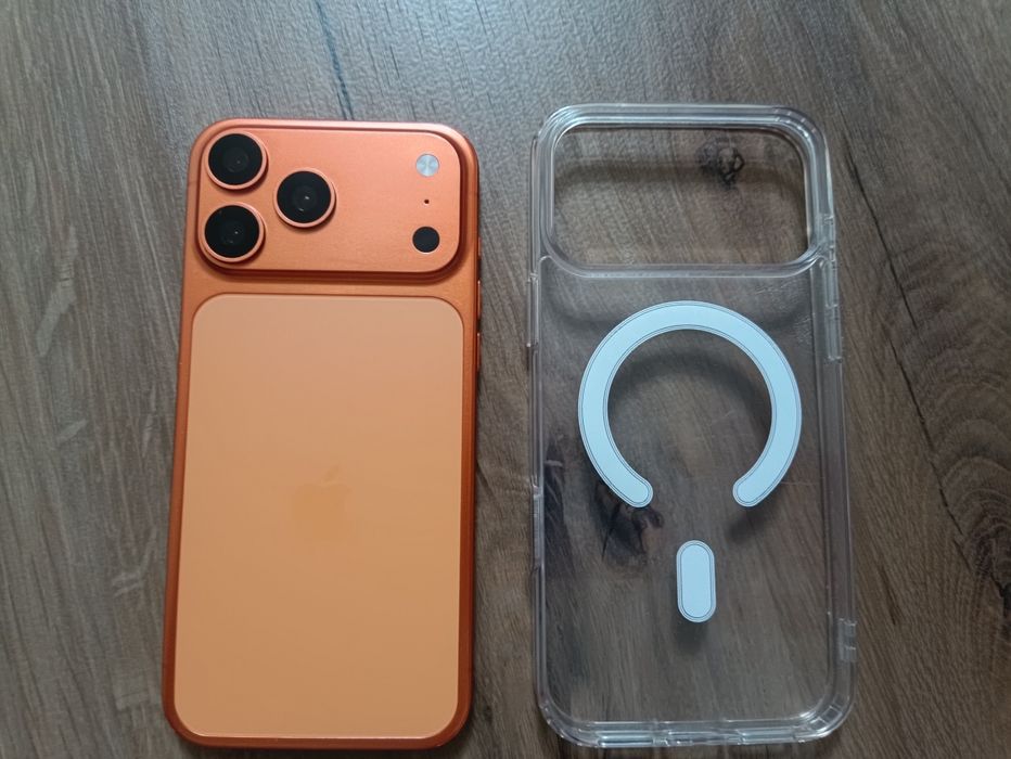 iPhone 17 Pro Max. Муляж, с чехлом.