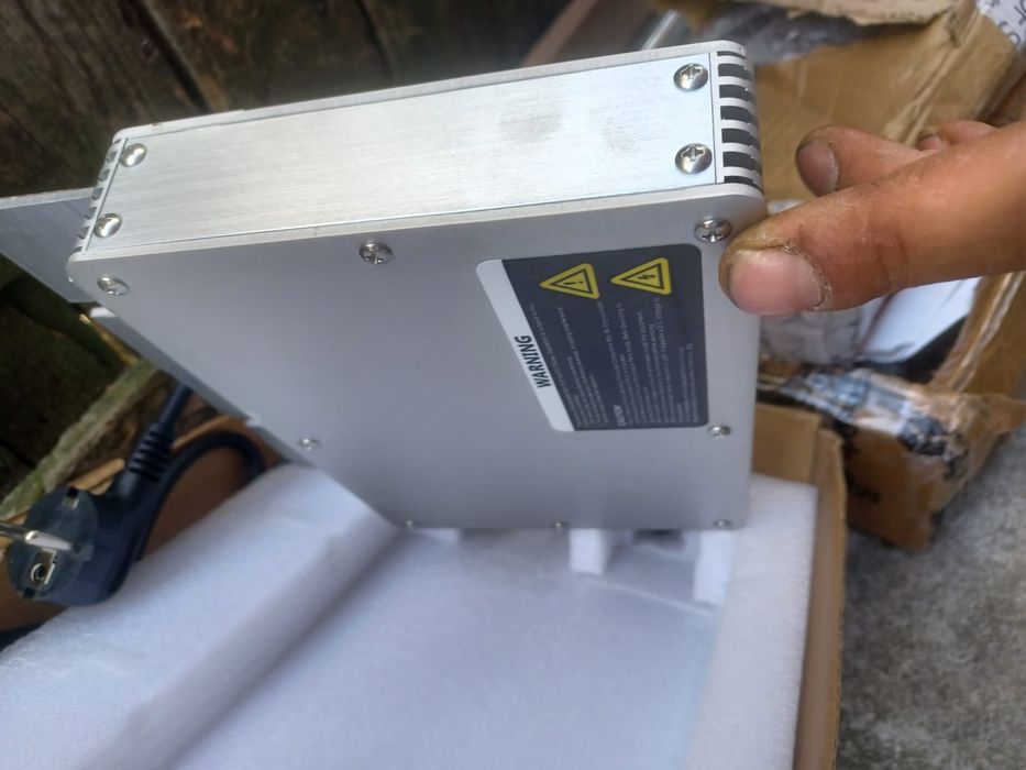 Micro invertor solar WVC-300 conceput pentru sistemele fotovoltaice