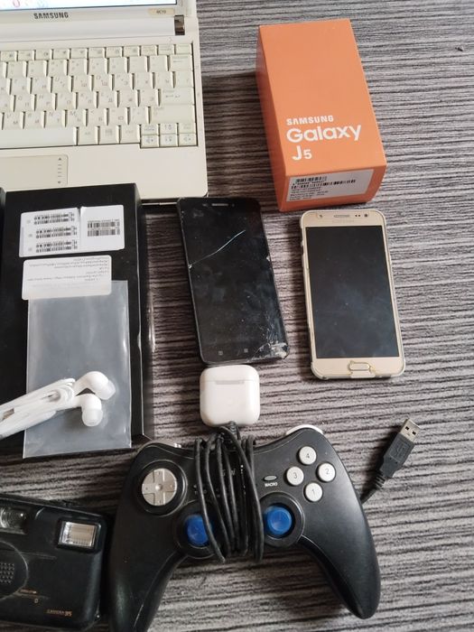 Продам.   телефон и разное