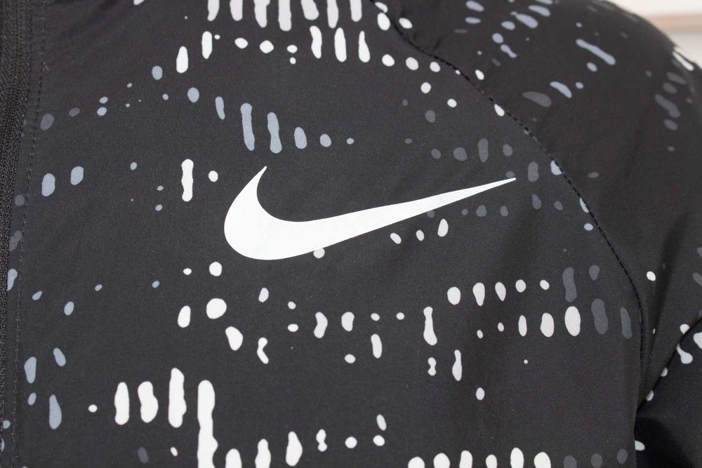 Nike оригинално мъжко яке черно с принт с качулка ветровка за бягане S