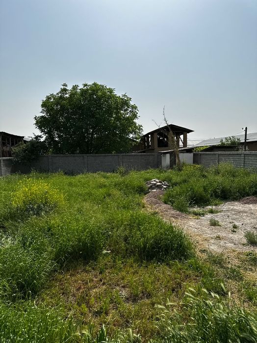 Ер сотилади 5,5 соток. Сотиги 8800$. Кибрай тумани Кипчок махаллисида