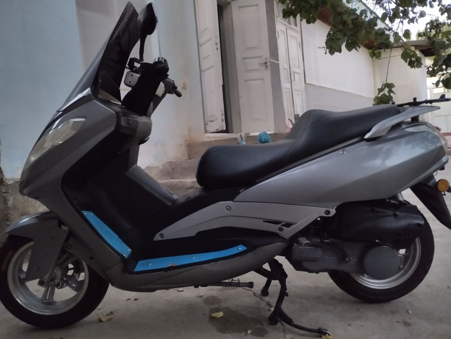 180 kub sotiladi skuter