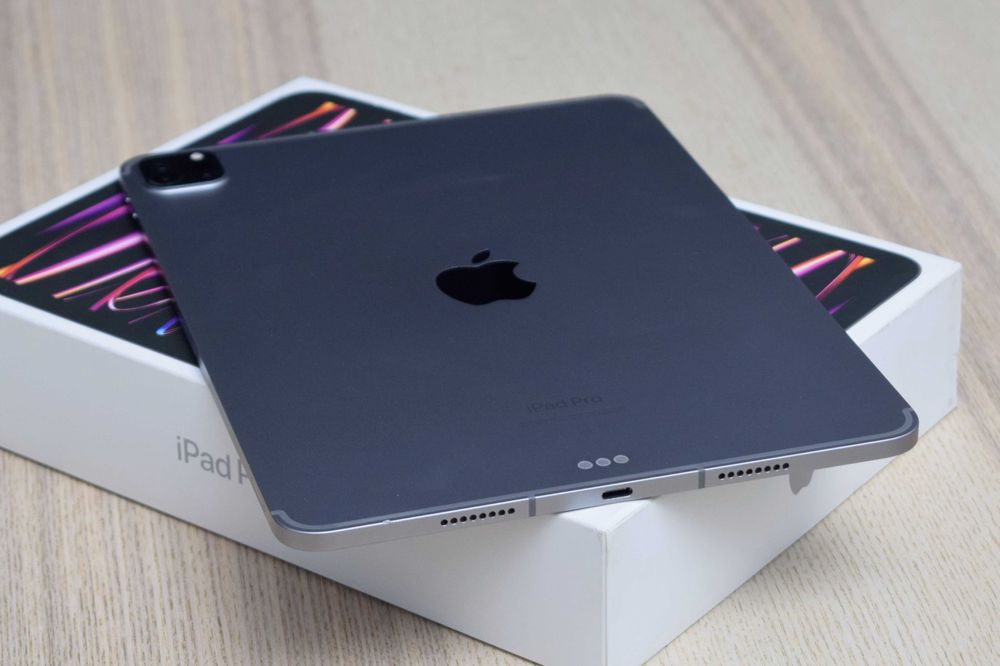 iPad Pro 11" M2 Cellular 5G pachet complet + husa folio Apple