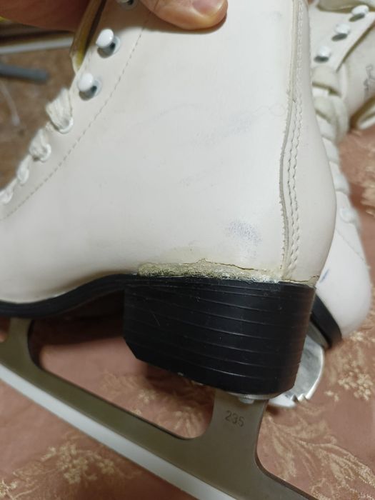 Коньки фигурные для девушки р.р36