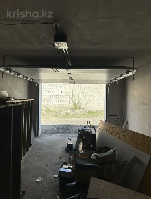 Гараж кирпичный новый