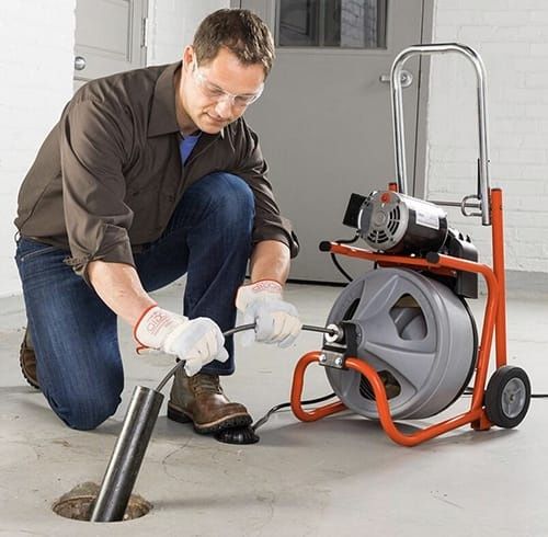 Прочистка канализация. Чистка труб. Аппарат. Сантехник, засор. Унитаз.