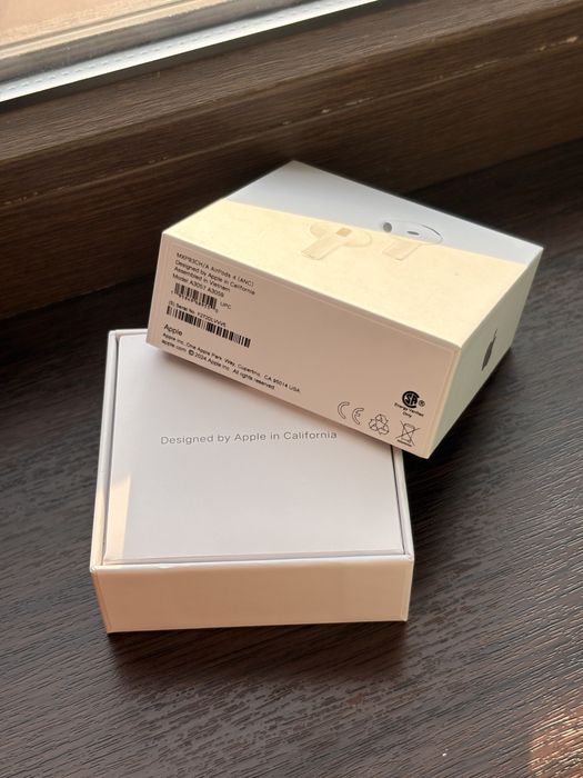 AirPods 4 cu ANC