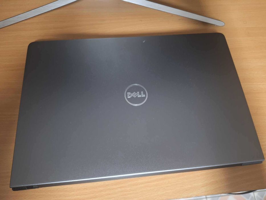 Dell Vostro 15 5000 – i5 / 8GB