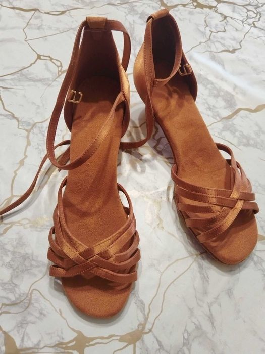 Обувки за спортни танци