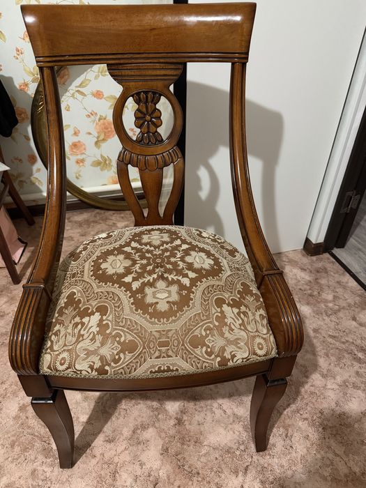 Продам комплект стулья