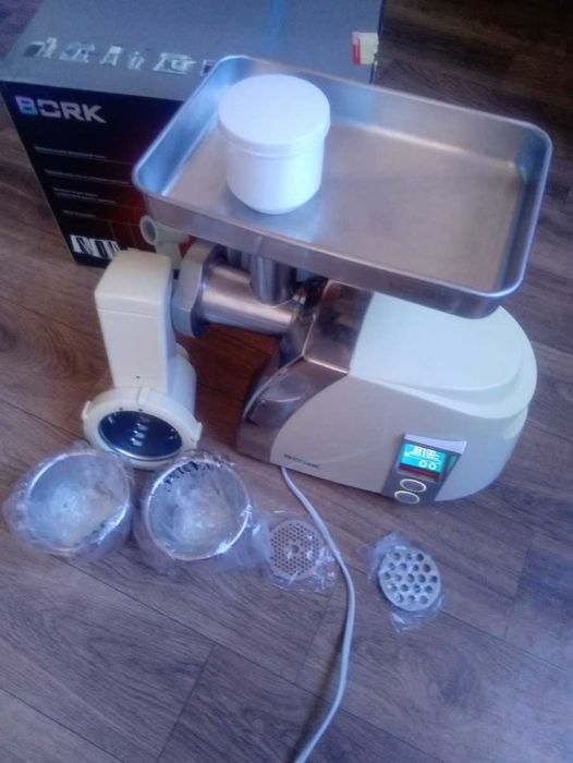 Мясорубка Bork m401