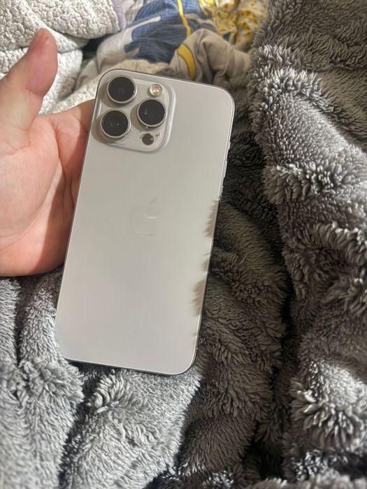 Продаю Айфон 15 про макс