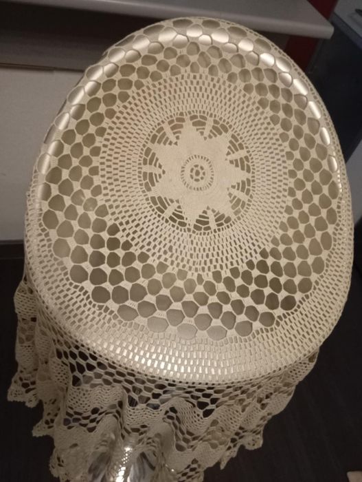 ... Покривка ръчна изработка !
Покривка с диаметър 1.50 .
Цена 65 лв/3