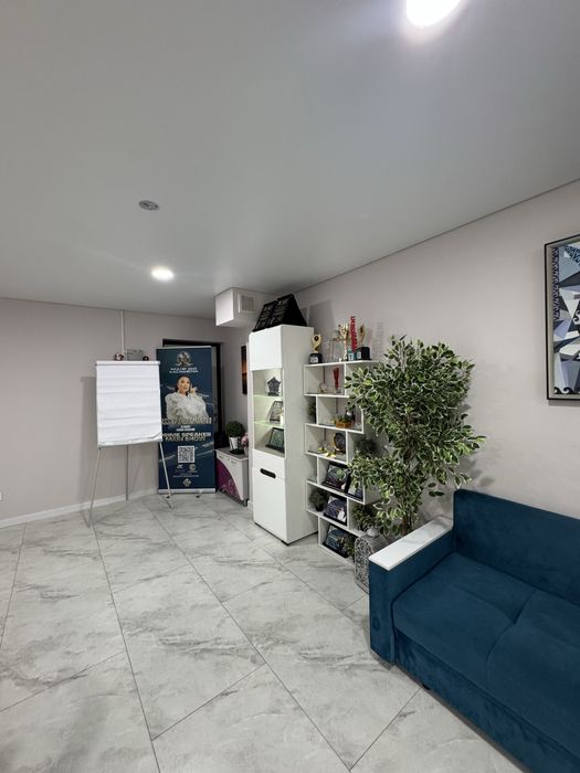 Рабочее место лашмейкера — кушетка в салоне красоты