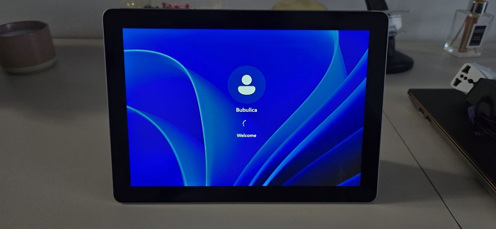 Microsoft Surface 1824 64gb vand sau schimb cu pc ddr4