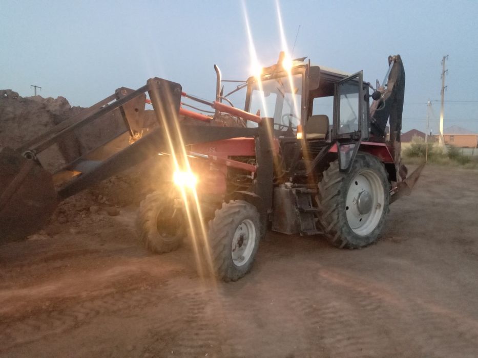 Продам трактор экскаватор-погрузчик