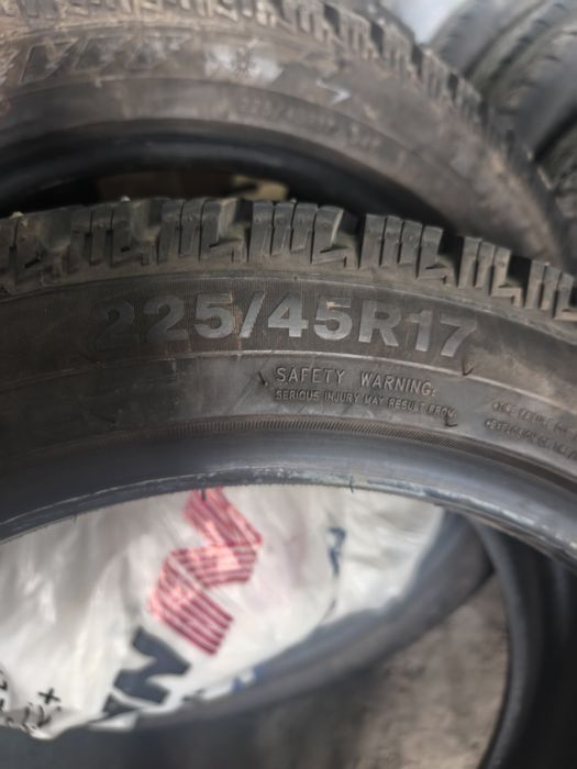 Продам зимнюю резину Triangle 225/45 R17