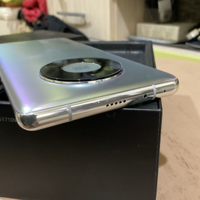 Huawei Mate 40 Pro 256GB – Mystic Silver – Безупречно състояние
