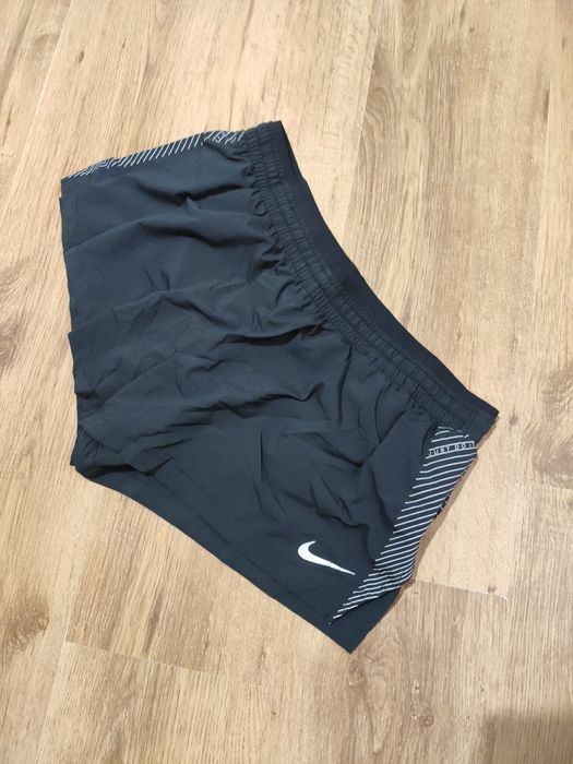 Pantaloni scurți de damă Nike mărimea L