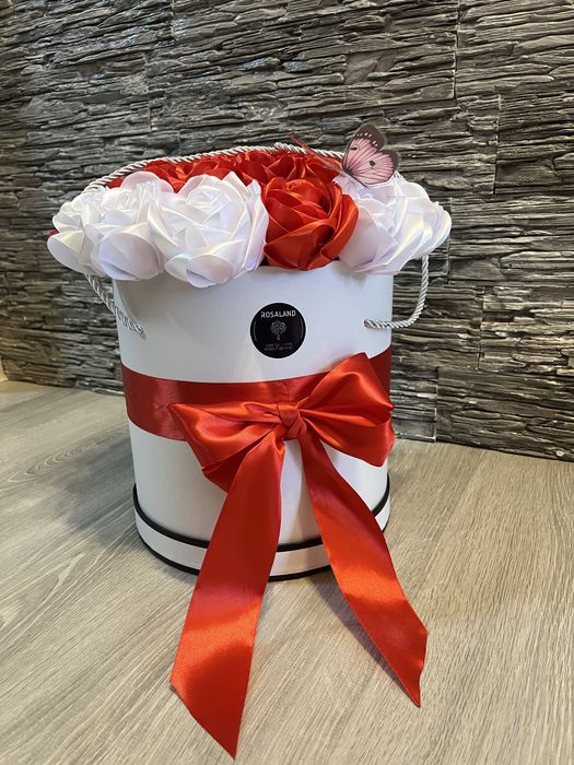 Розы из атласной ленты