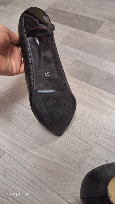 Обувки на висок ток