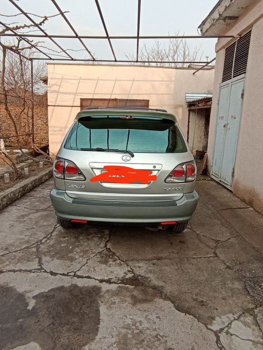 Автомобиль LEXUS RX-300