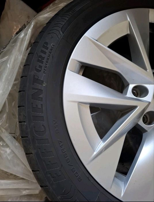 Jante originale Skoda Octavia 4 cu anvelope vara GoodYear Efficient Grip 205/55/17 Dot 1623