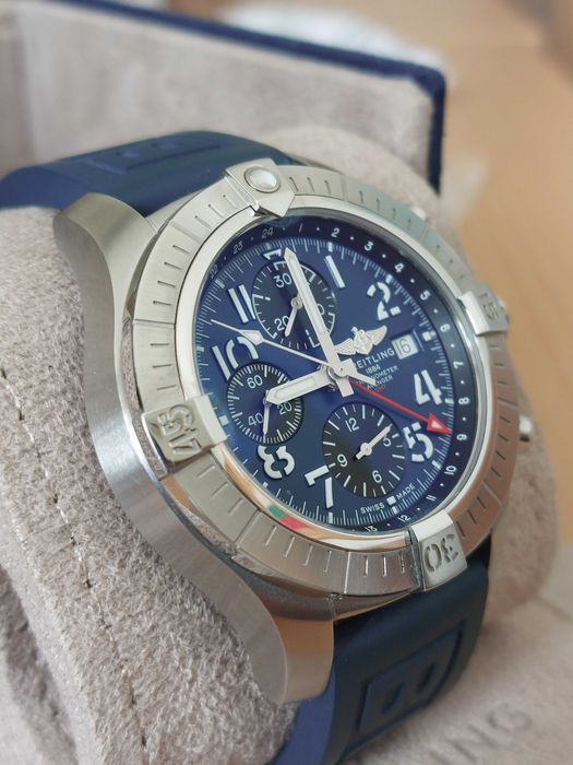 Breitling Avenger Seawolf / Chronograph 43 / GMT 45 Diver's Auto